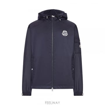 Moncler ��Ŭ���� 26SS MORNAY ��Ʈ������ �ΰ� ��ġ ���� ���̺� 1A001 68 539ZD 778��Ŭ���� 26SS MORNAY ��Ʈ������ �ΰ� ��ġ ���� ���̺� 