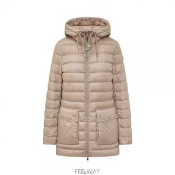 Moncler ��Ŭ���� 26SS JASMIN �ΰ� ��ġ �е� ���� ����Ʈ������ 1A000 29 597YG 212��Ŭ���� 26SS JASMIN �ΰ� ��ġ �е� ���� ����Ʈ������ 