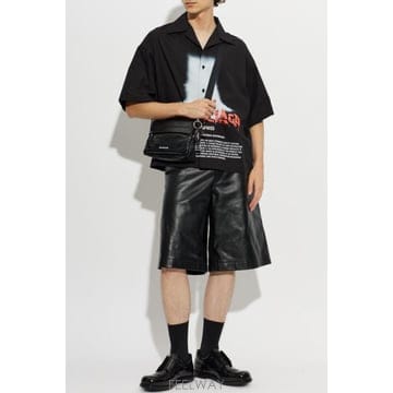 발렌시아가 레더 숏츠