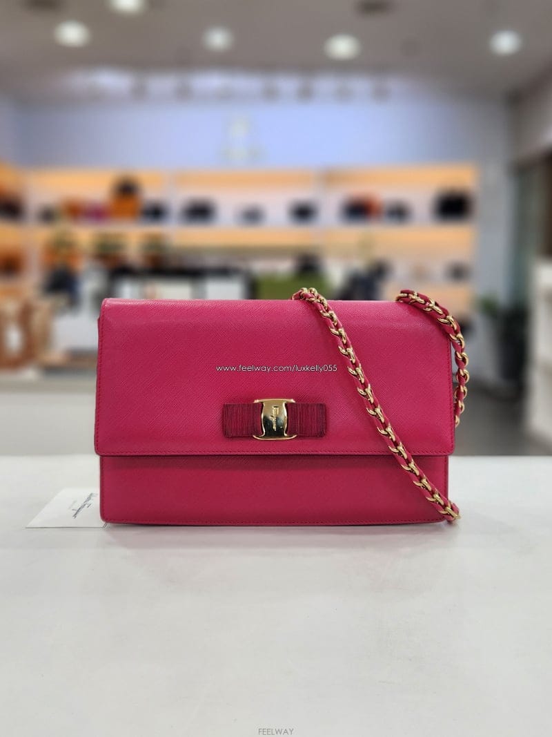 Ferragamo �䷹���� �ٶ����� ü�� ũ�ν��� 21E480�䷹���� �ٶ����� ü�� ũ�ν��� 21E480