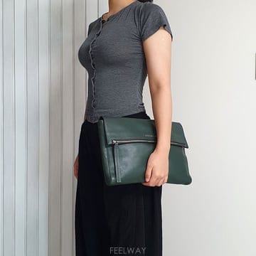 만다리나덕 가죽 남녀 클러치 세컨 손가방 중고 가방 은피아노