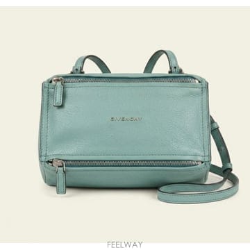 Givenchy ����� �ǵ��� �̴� ũ�ν�������� �ǵ��� �̴� ũ�ν���