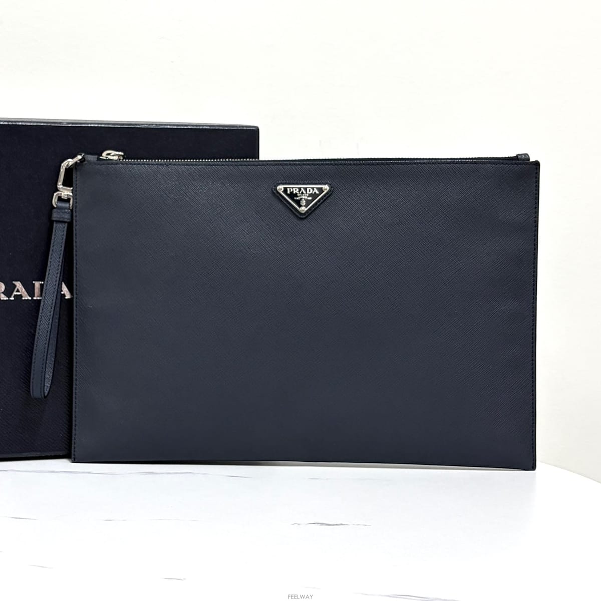 PRADA ����� ���ǾƳ� �ﰢ�ΰ� Ŭ��ġ�� ���̺������ ���ǾƳ� �ﰢ�ΰ� Ŭ��ġ�� ���̺�