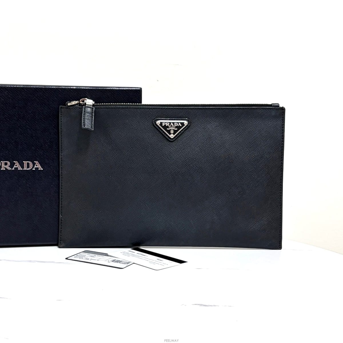 PRADA ����� ���ǾƳ� �ﰢ�ΰ� Ŭ��ġ�� ���� (2NG005)����� ���ǾƳ� �ﰢ�ΰ� Ŭ��ġ�� ���� (2NG005)
