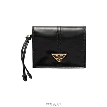 PRADA 26FW ����� �ﰢ�ΰ� ���� ������ 1MV204 2CYR F000226FW ����� �ﰢ�ΰ� ���� ������ 1MV204 2CYR F0002