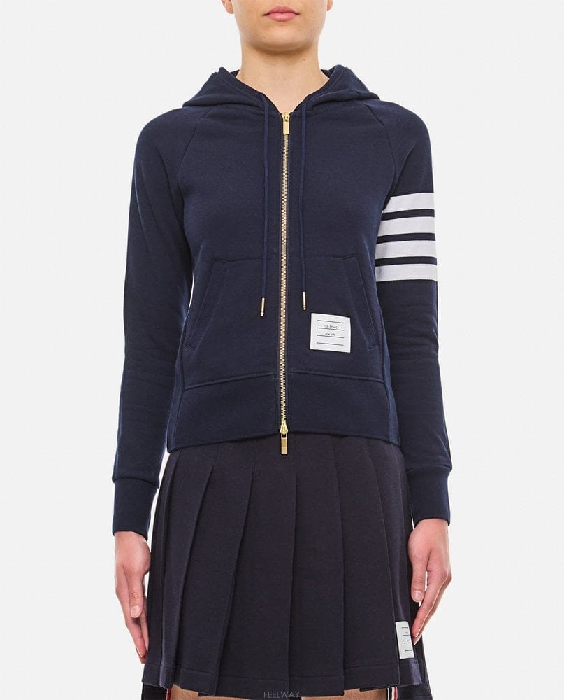 Thom Browne 26 F/W �� ���� Ŭ���� ������ 4�� ���� �ĵ� FJT001A0 B003200811126 F/W �� ���� Ŭ���� ������ 4�� ���� �ĵ� FJT001A0 