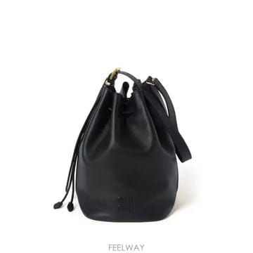 미우미우 레더 버킷백 Medium Black