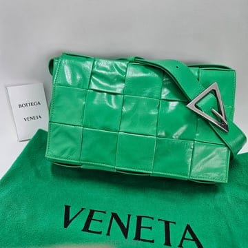 Bottega Veneta ���װ�����Ÿ ���� ī��Ʈ�� ũ�ν��� �׸����װ�����Ÿ ���� ī��Ʈ�� ũ�ν��� �׸�