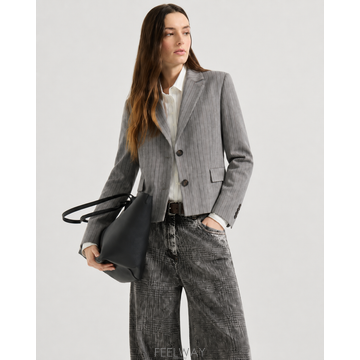 Brunello Cucinelli ���ڷ� ��ġ�ڸ� FW�÷��� ���� ��ũ ��Ʈ������ ����� ũ�� �������� ��Ҹ� �����ڷ� ��ġ�ڸ� FW�÷��� ���� ��ũ ��Ʈ������ �����