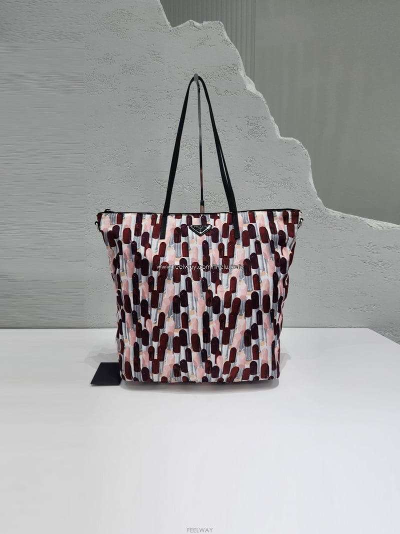 PRADA ����� �׼��� �ﰢ�ΰ� ���۹� 1BG189����� �׼��� �ﰢ�ΰ� ���۹� 1BG189