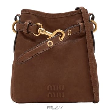 Miu Miu 26FW �̿�̿� �ΰ� �Ŀ�ġ ũ�ν��� 5NR461 AEFX F031626FW �̿�̿� �ΰ� �Ŀ�ġ ũ�ν��� 5NR461 AEFX F0316