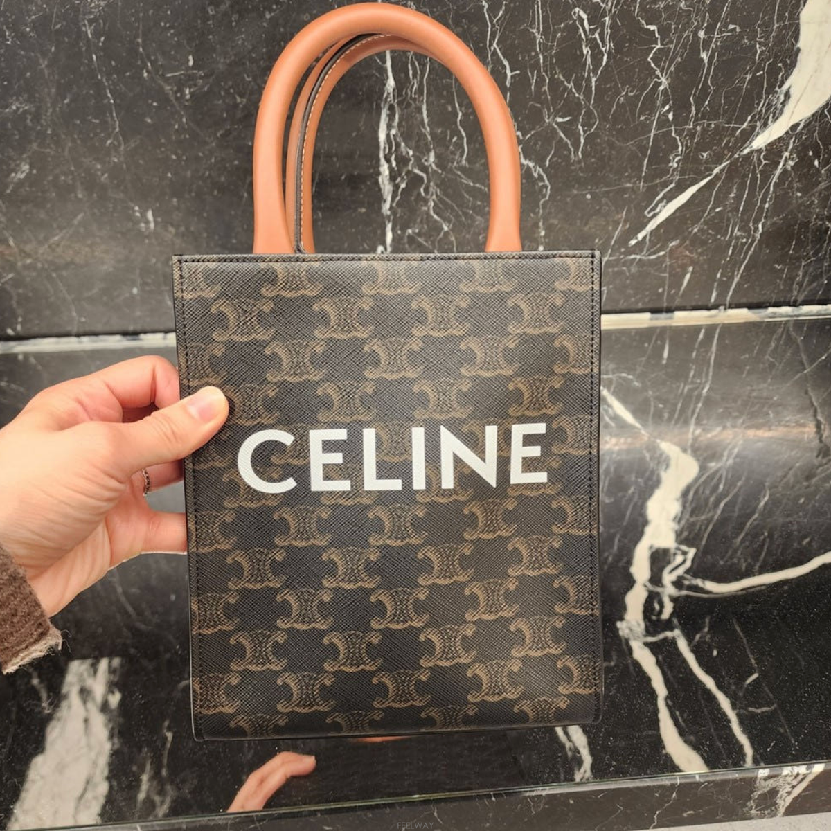 CELINE ������ Ʈ������ �̴� ��ƼĮ ī�ٽ� ��Ʈ ũ�ν��� ź 194372BZK������ Ʈ������ �̴� ��ƼĮ ī�ٽ� ��Ʈ ũ�ν��� ź 19