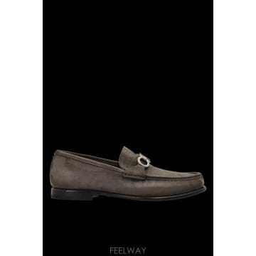 Ferragamo 26FW ����䷹ ��󰡸� Avril suede ���� 02A015AVRIL794897ELEFANTE TP5726FW ����䷹ ��󰡸� Avril suede ���� 02A015AVRIL794