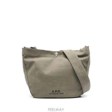 A.P.C. A P C  �� BESACE JOURNAL PSAJZM67010JAA TP578895335A P C  �� BESACE JOURNAL PSAJZM67010JAA TP578895335