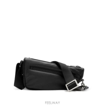 Burberry 24SS Burberry ���� ���� Shield ũ�ν��ٵ� �� 8078402A1189 TP57924231224SS Burberry ���� ���� Shield ũ�ν��ٵ� �� 8078402A1