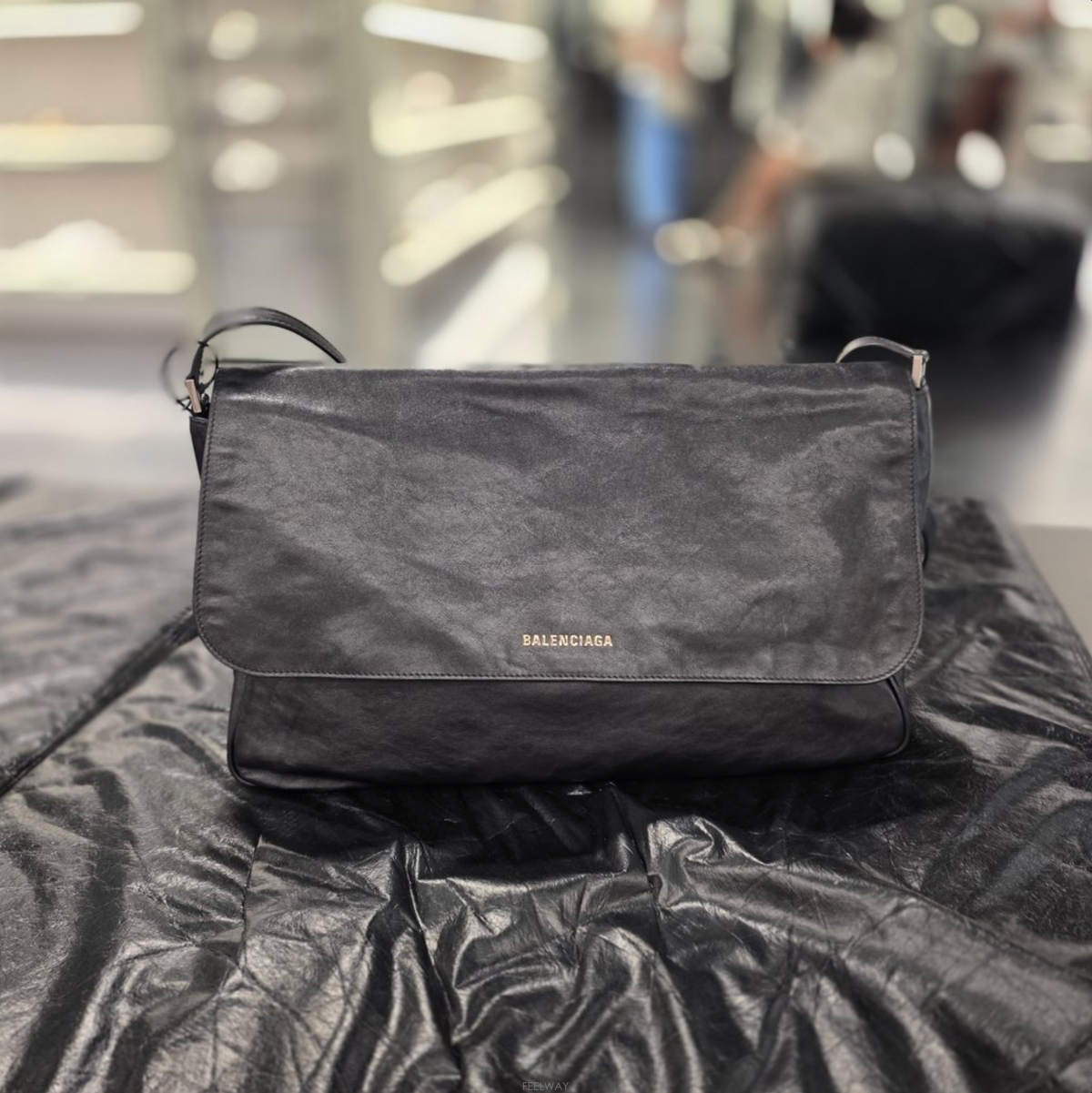 Balenciaga �߷��þư� �׷��� �޽����� ���� ũ�ν��� ���� 705737�߷��þư� �׷��� �޽����� ���� ũ�ν��� ���� 705737