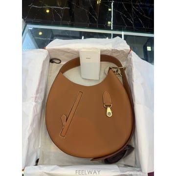 HERMES �����޽� �Ƹ���(Arçon) ��� ����ϵ���� ũ�ν��� ����ǰ �̻�뿡���޽� �Ƹ���(Arçon) ��� ����ϵ���� ũ�ν���