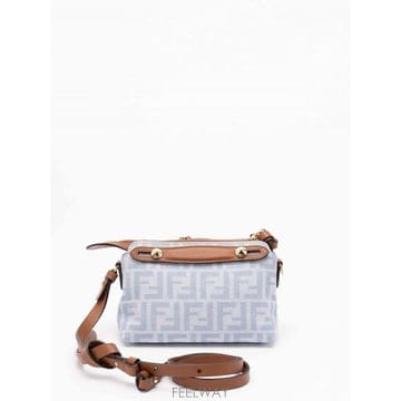 FENDI 26FW Fendi ���� Ŭ��ġ 8BS098AY6QF1WM6DENIM TP58065361626FW Fendi ���� Ŭ��ġ 8BS098AY6QF1WM6DENIM TP58065361