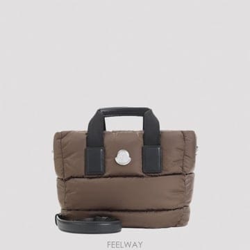 Moncler 26FW Moncler Quilted nylon  ���� h��les �� strap  Metal front �ΰ�26FW Moncler Quilted nylon  ���� h��les �� strap  Meta