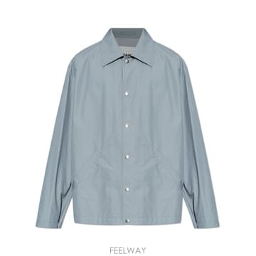 JIL SANDER 26SS ������ ��ư ���� with �ΰ� J23BN0003J45026027 TP57333522426SS ������ ��ư ���� with �ΰ� J23BN0003J45026027 TP5