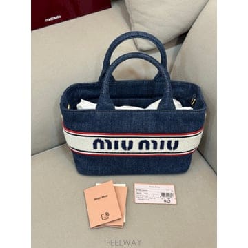 Miu Miu �̿�̿� �ڼ� �ΰ� ĵ���� ��Ʈ��̿�̿� �ڼ� �ΰ� ĵ���� ��Ʈ��