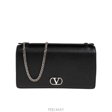 Valentino 26FW Valentino ���� Ŭ��ġ WP0AU1BKH0NO TP57776822326FW Valentino ���� Ŭ��ġ WP0AU1BKH0NO TP577768223