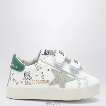 Golden Goose 26FW ��籸�� Old ���� ����Ŀ�� in ȭ��Ʈ ���� with astronaut detail GIF00126FW ��籸�� Old ���� ����Ŀ�� in ȭ��Ʈ ���� with as