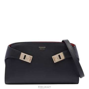 Ferragamo 26FW ����䷹ ��󰡸� Hug ũ�ν��ٵ� �� 774628218964NERO TP58056495826FW ����䷹ ��󰡸� Hug ũ�ν��ٵ� �� 774628218964N