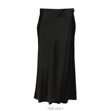 Khaite 26SS Khaite DEMI ��ĿƮ 41724120200 TP57774280426SS Khaite DEMI ��ĿƮ 41724120200 TP577742804