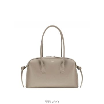 | Other Brand | 25FW YUZEFI Brioche Duffle YUZPF25HBBDL052TAUPE TP57797301725FW YUZEFI Brioche Duffle YUZPF25HBBDL052TAUPE TP5779