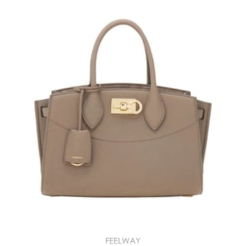 Ferragamo 26FW ����䷹ ��󰡸� ���� messenger �� 21A112795210 TP57619676526FW ����䷹ ��󰡸� ���� messenger �� 21A112795210 