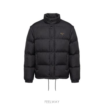 PRADA 26FW ����� Re Nylon fabric  �ٿ� padding  High collar  Snap butt26FW ����� Re Nylon fabric  �ٿ� padding  High collar
