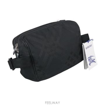 버버리 체크 자카드 남성 크로스백 가방 8083446 A1189