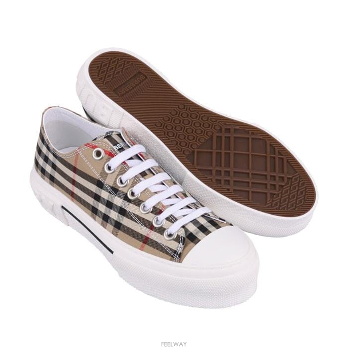 Burberry ������ �� üũ ����Ŀ�� 8049745 A7028������ �� üũ ����Ŀ�� 8049745 A7028
