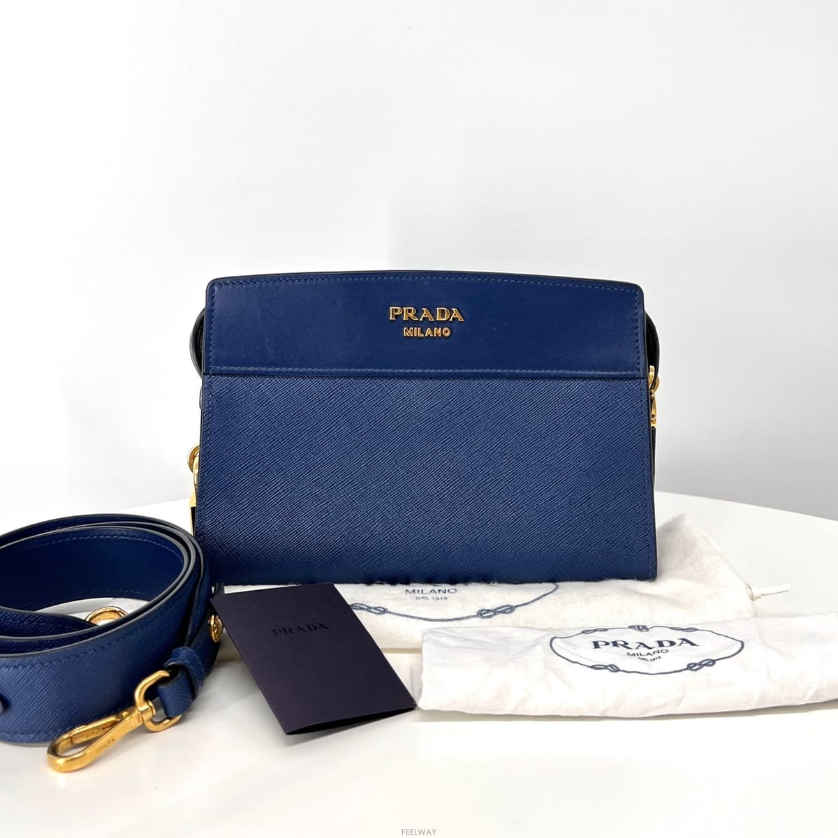 PRADA ����� ���ǾƳ� ��Ƽ ����� ũ�ν��� ���̺� (1BH043)����� ���ǾƳ� ��Ƽ ����� ũ�ν��� ���̺� (1BH043)