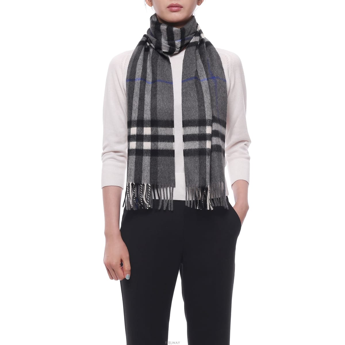 Burberry 26FW ���� üũ ĳ�ù̾� ���÷� (8112642 MARLBOROUGH GREY W 26F)26FW ���� üũ ĳ�ù̾� ���÷� (8112642 MARLBOROUGH GR