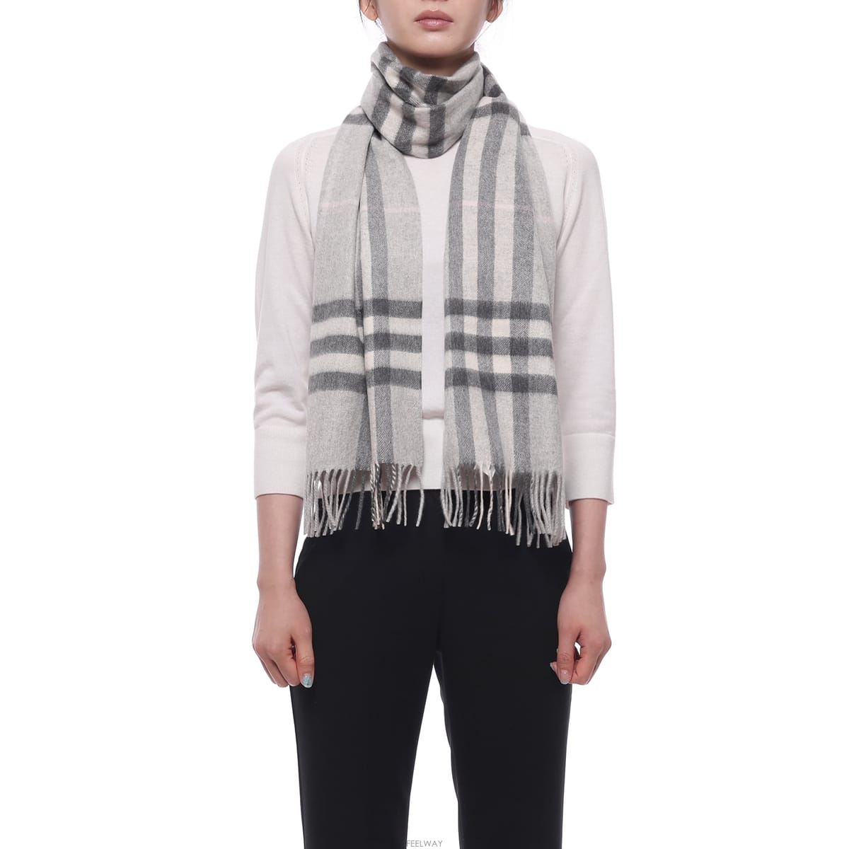 Burberry 26FW ���� üũ ĳ�ù̾� ���÷� (8112637 MITTEN GREY W 26F)26FW ���� üũ ĳ�ù̾� ���÷� (8112637 MITTEN GREY W 