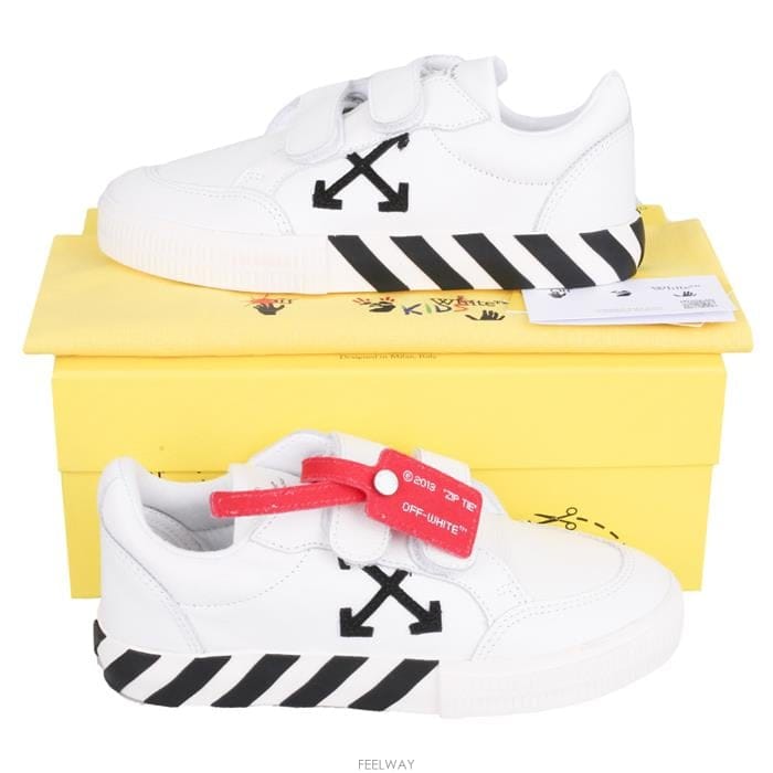 Off White ����ȭ��Ʈ Ű��� ��ũ�� OGIA003F21LEA001 0110����ȭ��Ʈ Ű��� ��ũ�� OGIA003F21LEA001 0110