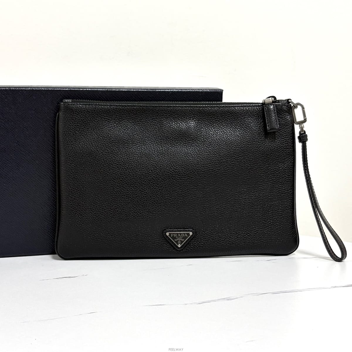PRADA ����� �ﰢ�ΰ� ��Ʈ�� Ŭ��ġ�� ���� (2NH006)����� �ﰢ�ΰ� ��Ʈ�� Ŭ��ġ�� ���� (2NH006)