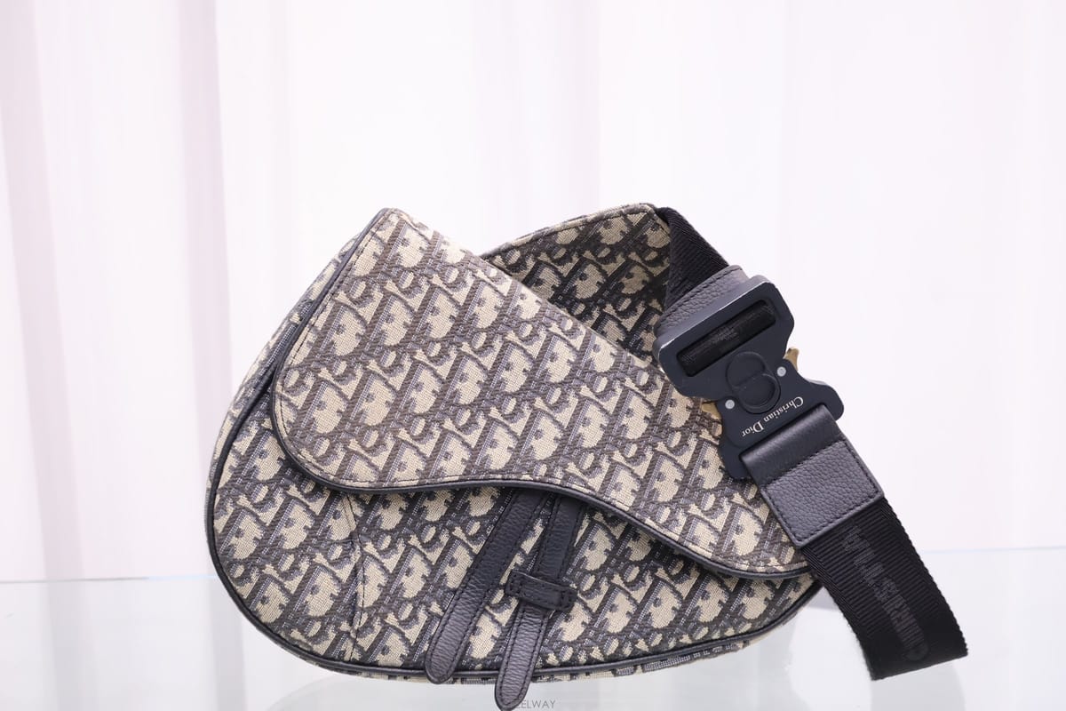 DIOR ��� ���� ũ�ν��� 1ADPO093YKY_H28E��� ���� ũ�ν��� 1ADPO093YKY_H28E