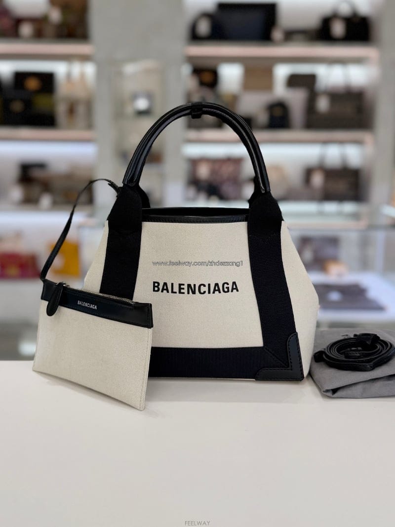 Balenciaga �߷��þư� ī�ٽ� XS ž�ڵ� ��Ʈ�� 390346�߷��þư� ī�ٽ� XS ž�ڵ� ��Ʈ�� 390346