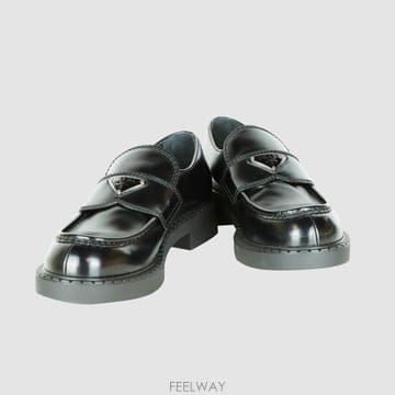 [아마레스] 7 260프라다 초콜릿 브러시드 가죽 로퍼2DE127
