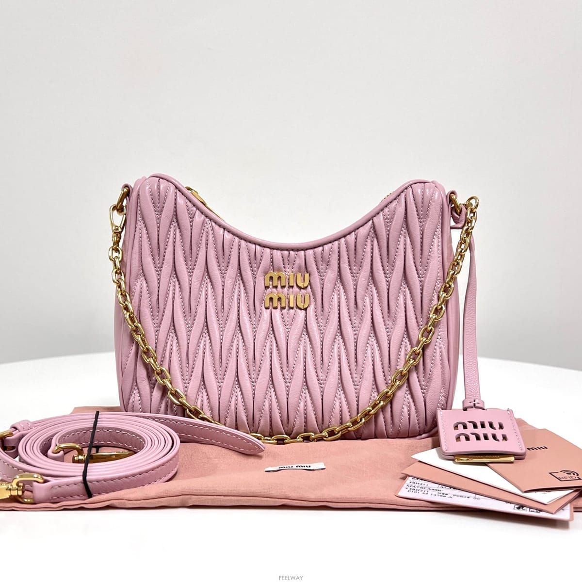 Miu Miu �̿�̿� ���׶�� ���� ü�� ũ�ν��� ��ũ (5BH211)�̿�̿� ���׶�� ���� ü�� ũ�ν��� ��ũ (5BH211)