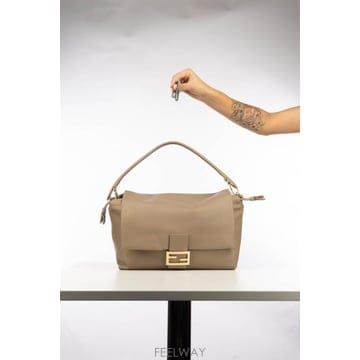 FENDI 26FW ��� �ٰ�Ʈ ����Ʈ ���� �� 8BR857B1ZK F0QD3 Tortora26FW ��� �ٰ�Ʈ ����Ʈ ���� �� 8BR857B1ZK F0QD3 Torto