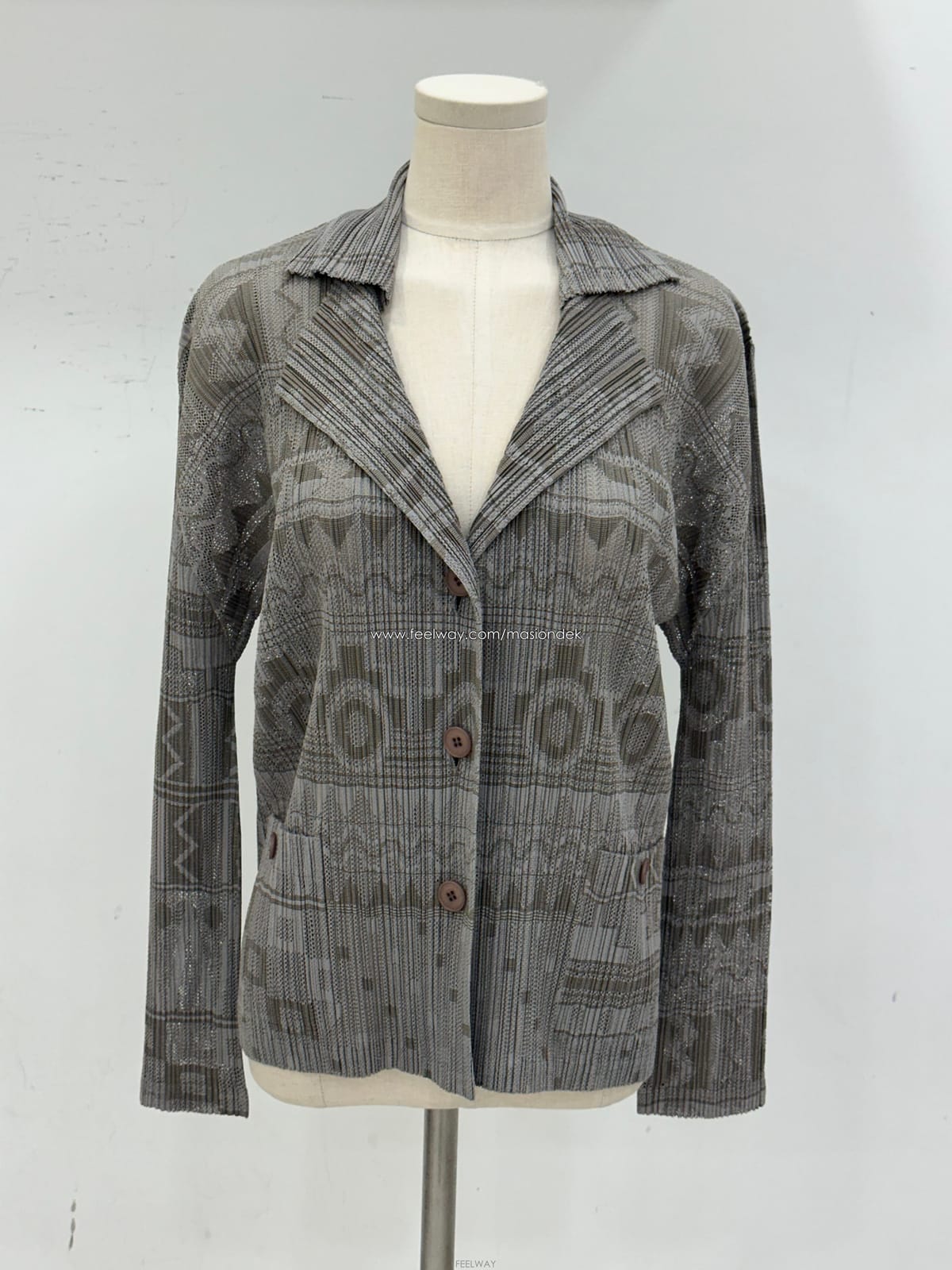 Issey Miyake �̼��̾��� �ø��� �ø��� ���� �����̼��̾��� �ø��� �ø��� ���� ����