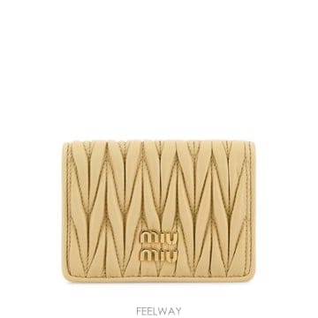 Miu Miu �δ��� MIU MIU ��Ʋ��� �ΰ� ���� ī�� �����δ��� MIU MIU ��Ʋ��� �ΰ� ���� ī�� ����
