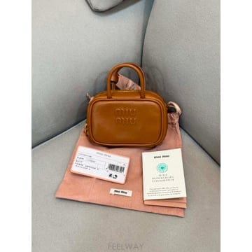 Miu Miu ����ǰ �̿�̿� ���� ����ũ�� �����ǰ �̿�̿� ���� ����ũ�� ��