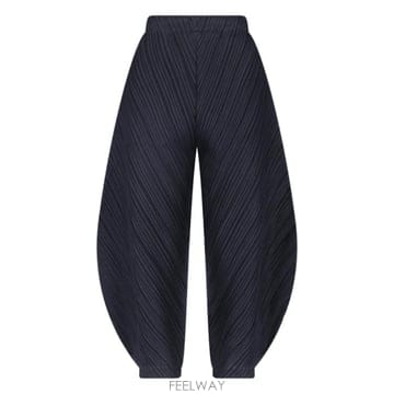 Issey Miyake 26FW �ø����ø��� ��Ʈ����Ʈ ���� PP68JF373 15 Black26FW �ø����ø��� ��Ʈ����Ʈ ���� PP68JF373 15 Black