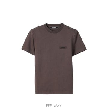 26FW 자크뮈스 그로그랭 로고 솟슬리브 티셔츠 TSW00550AJ0 0029850 BROWN