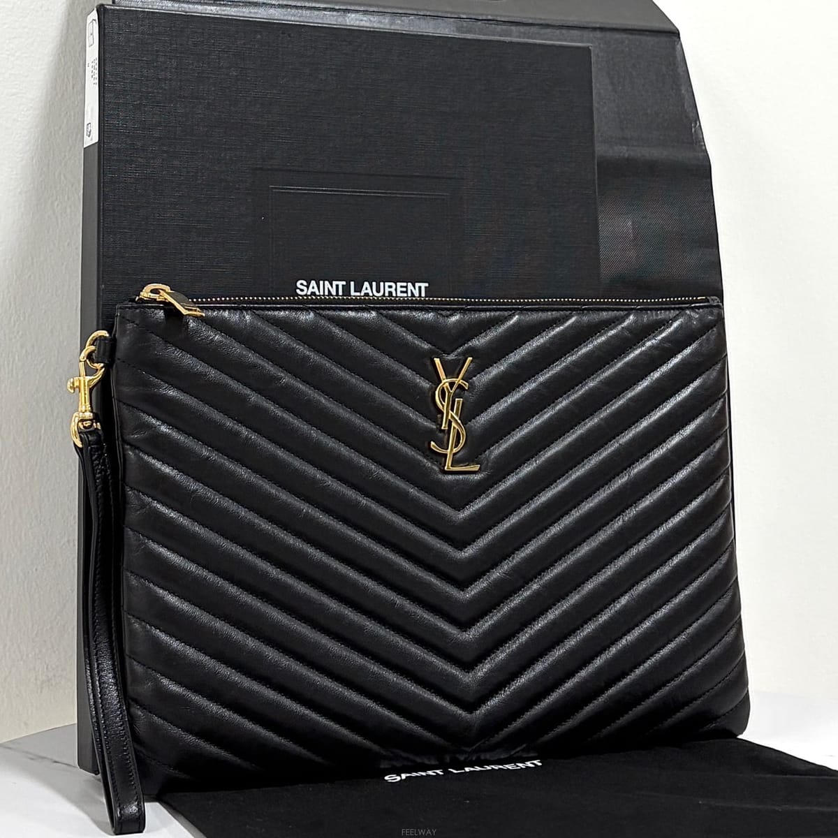 Saint Laurent ���ζ� ��Ʋ�� Ŭ��ġ�� ���̵� ���� (559193)���ζ� ��Ʋ�� Ŭ��ġ�� ���̵� ���� (559193)
